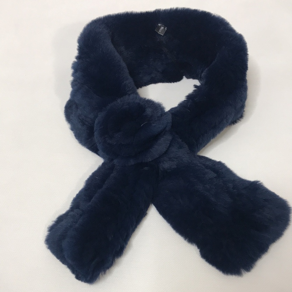 NWT EMEL Knitted dyed navy blue Rex Rabbit Pull-Though Scarves-Flower
